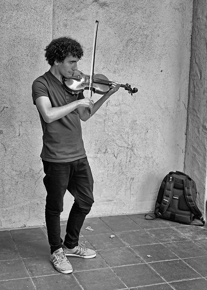 Ayrton Pisco violin student from Brasil - ask him to play Por una Cabeza 